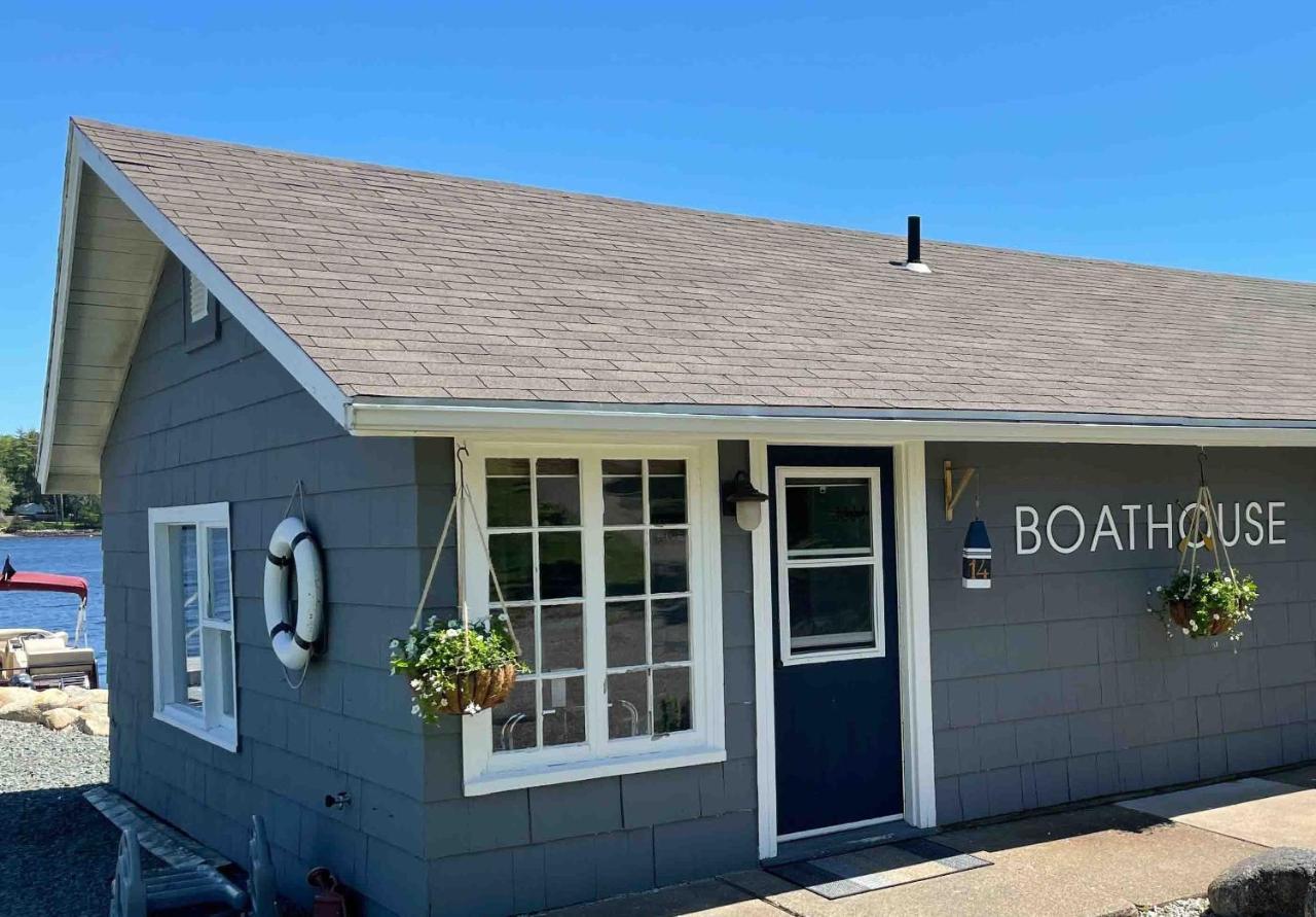 Lighthouse Motel And Cottages 브릿지워터 외부 사진