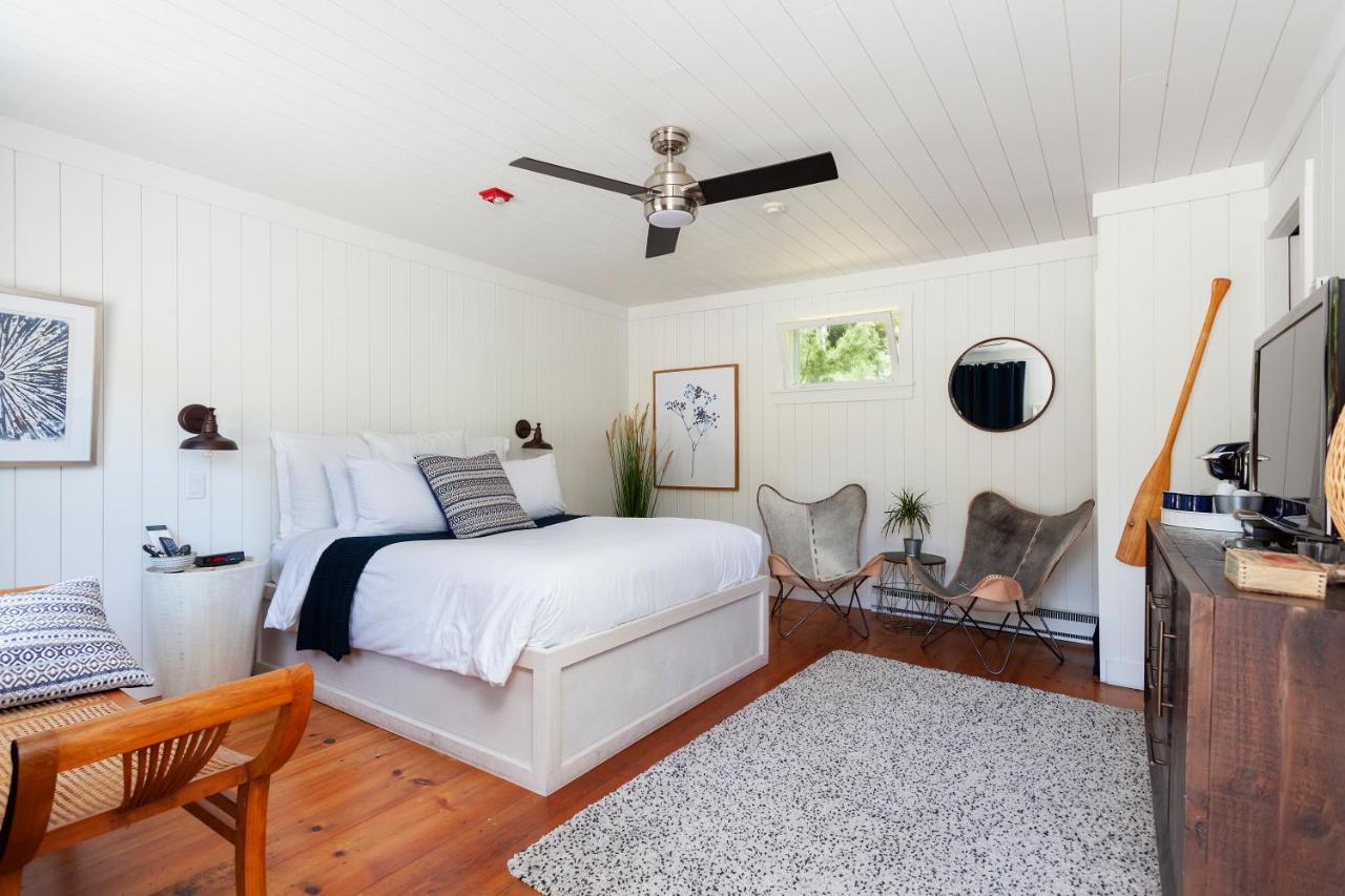Lighthouse Motel And Cottages 브릿지워터 외부 사진