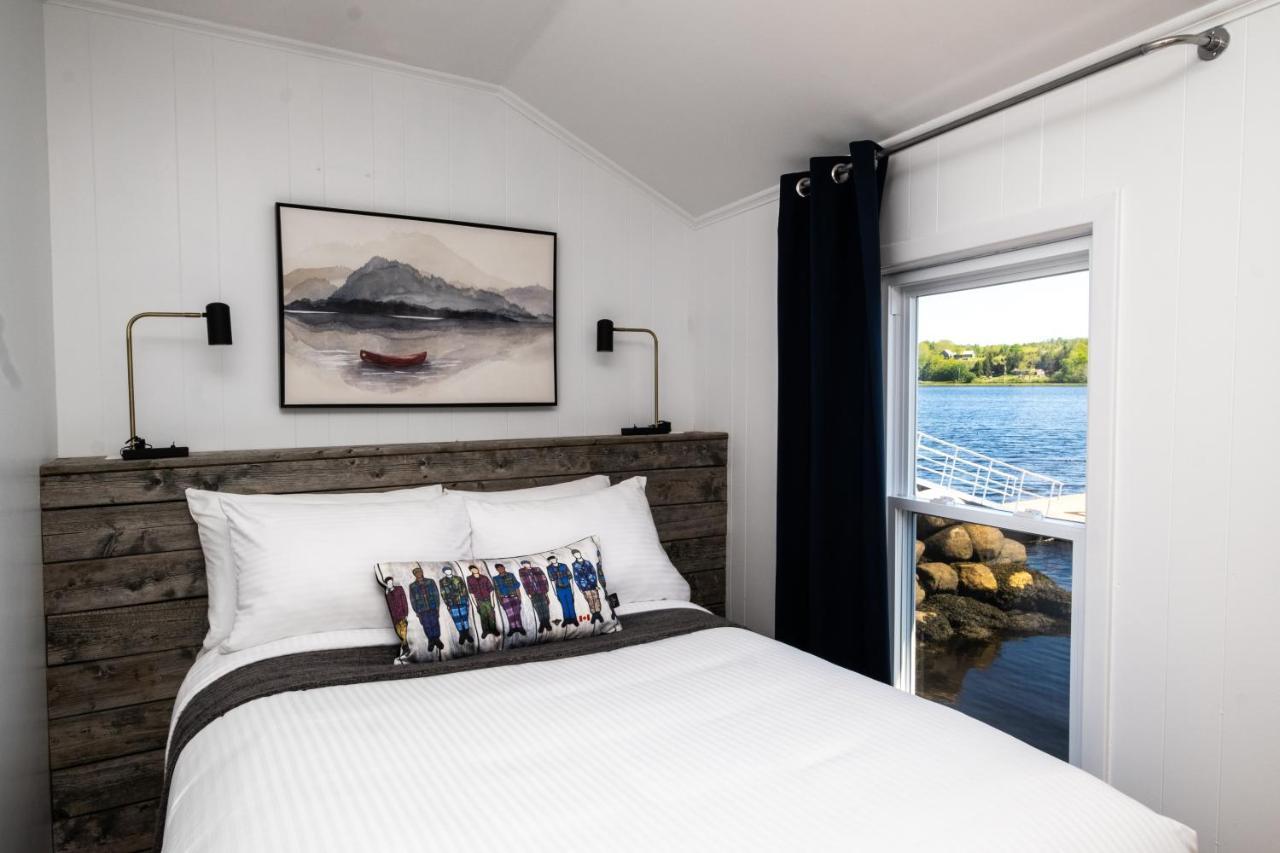 Lighthouse Motel And Cottages 브릿지워터 외부 사진