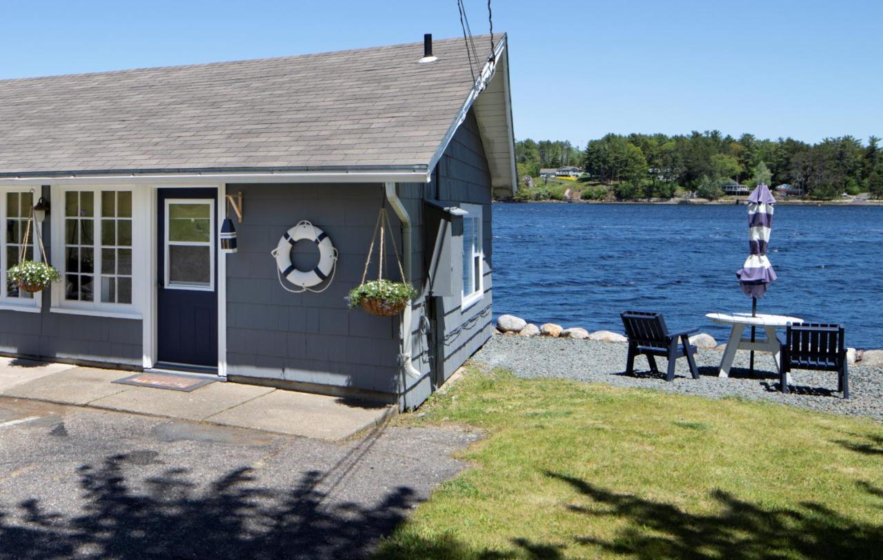 Lighthouse Motel And Cottages 브릿지워터 외부 사진
